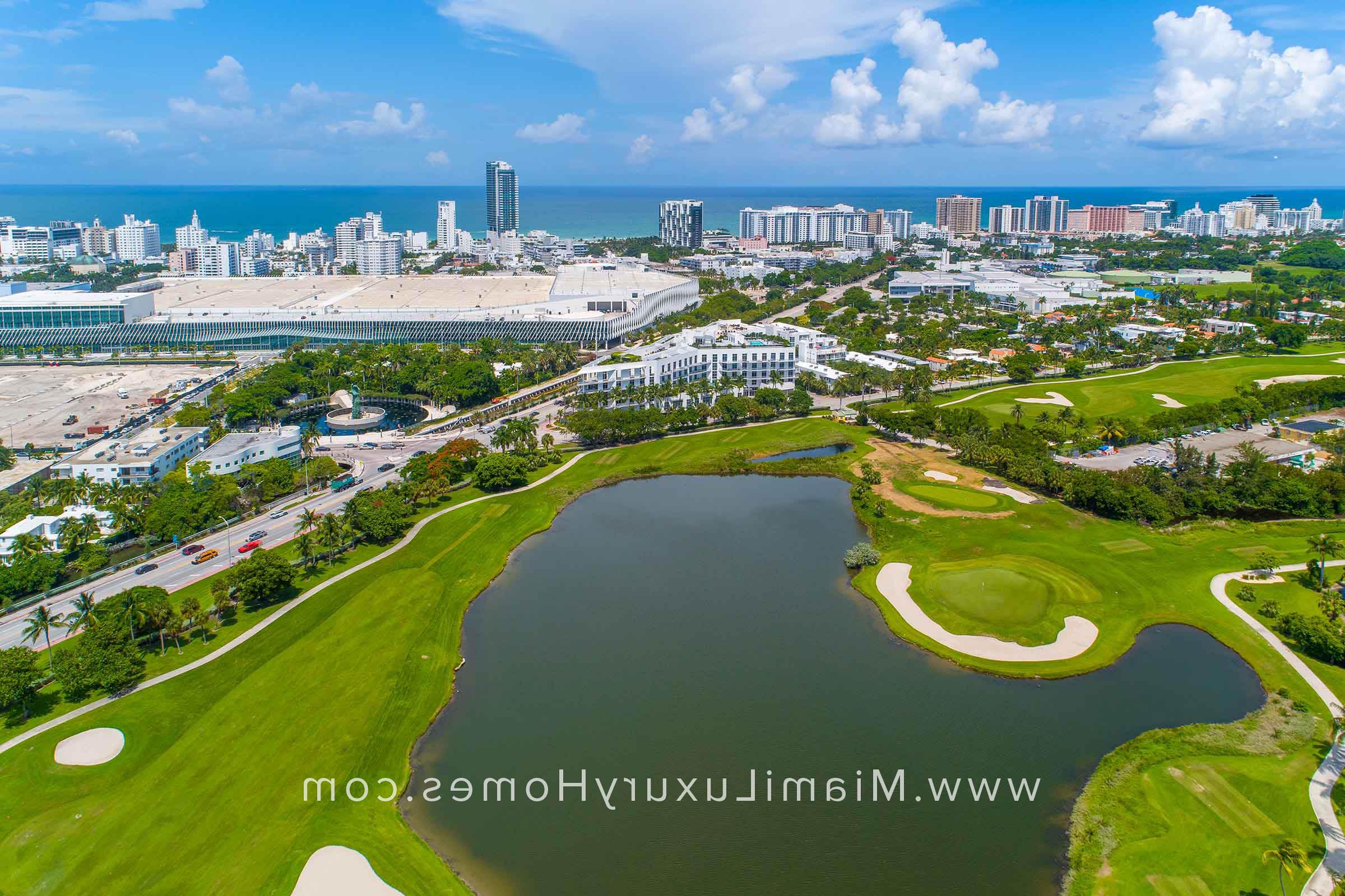 Aerial View of The Meridian and the 迈阿密海滩 Golf Course